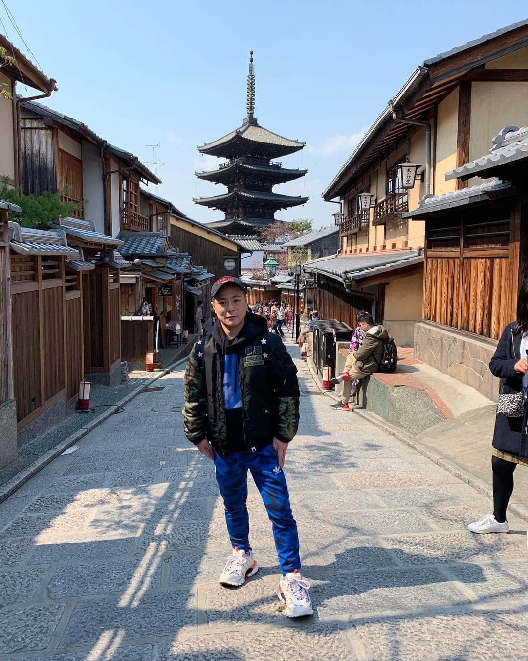 入江慎也さんのインスタグラム写真 - (入江慎也Instagram)「京都を一人観光  久しぶりに清水寺へ  天気が良くて最高でした。 京都で桜🌸🌸🌸が見たい  写真を🤳🤳🤳撮ってくださいが周りがほぼカップルな為恥ずかしい、、、 #京都 #清水寺 #観光 #自撮り #行った先に何かある」3月15日 14時12分 - oreirie0408