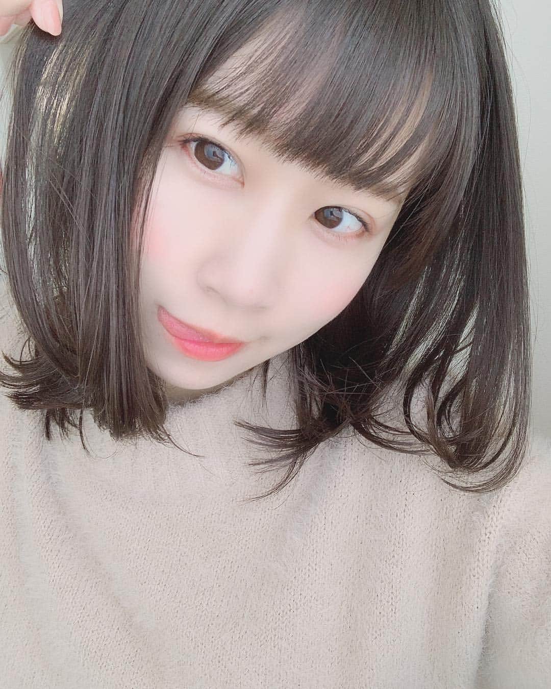 八木沙季のインスタグラム：「💇‍♀️💇‍♀️ . ひさびさのインスタ！笑 春だし髪の毛バッサリ切った❤️ すっきりきり😚 . #髪の毛切った  #バッサリ  #イメチェン ？ #すっきり  #春」