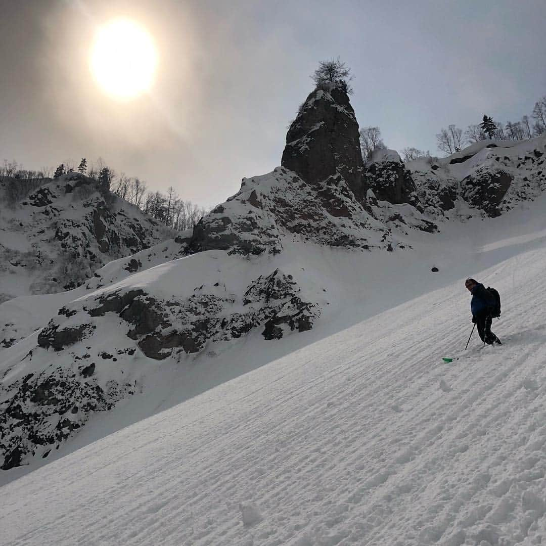 江本悠滋さんのインスタグラム写真 - (江本悠滋Instagram)「ギリギリいい雪(^^) #焼岳 #下堀沢 #上高地 #山スキー #バックカントリー #登山 #山遊び」3月15日 14時19分 - emoto_yuji