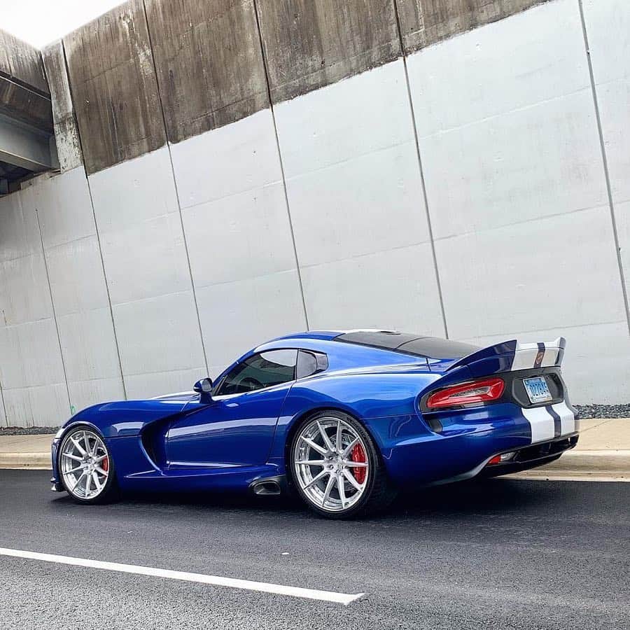CARLiFESTYLEさんのインスタグラム写真 - (CARLiFESTYLEInstagram)「Clean looking Viper | 👍🏼or👎🏼? Owner @absoluthank #carlifestyle」3月15日 14時25分 - carlifestyle