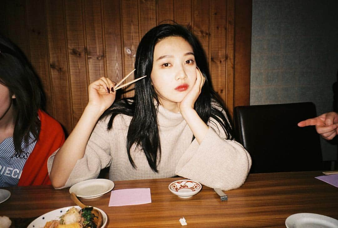 Red Velvetさんのインスタグラム写真 - (Red VelvetInstagram)「슬기 필카 📸 촬콰당」3月15日 14時48分 - redvelvet.smtown