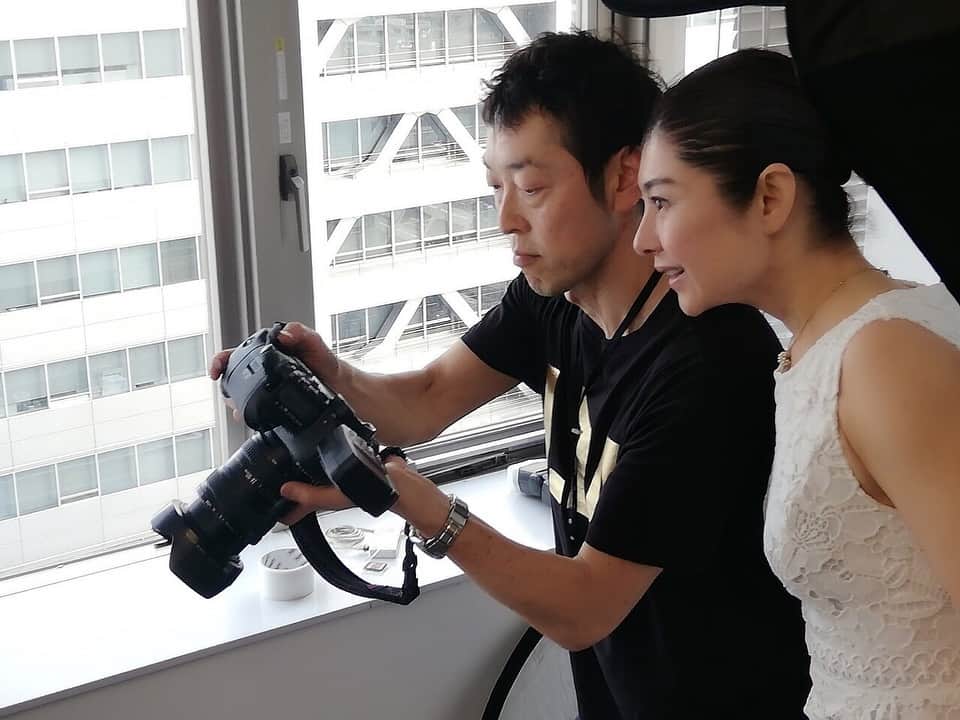 間々田佳子のインスタグラム：「その人の魅力を引き出すプロジェクトスタート✨  メイク×ファッション×顔ヨガ  最高の笑顔を✨💕 #間々田佳子 #顔ヨガ #表情筋研究家」