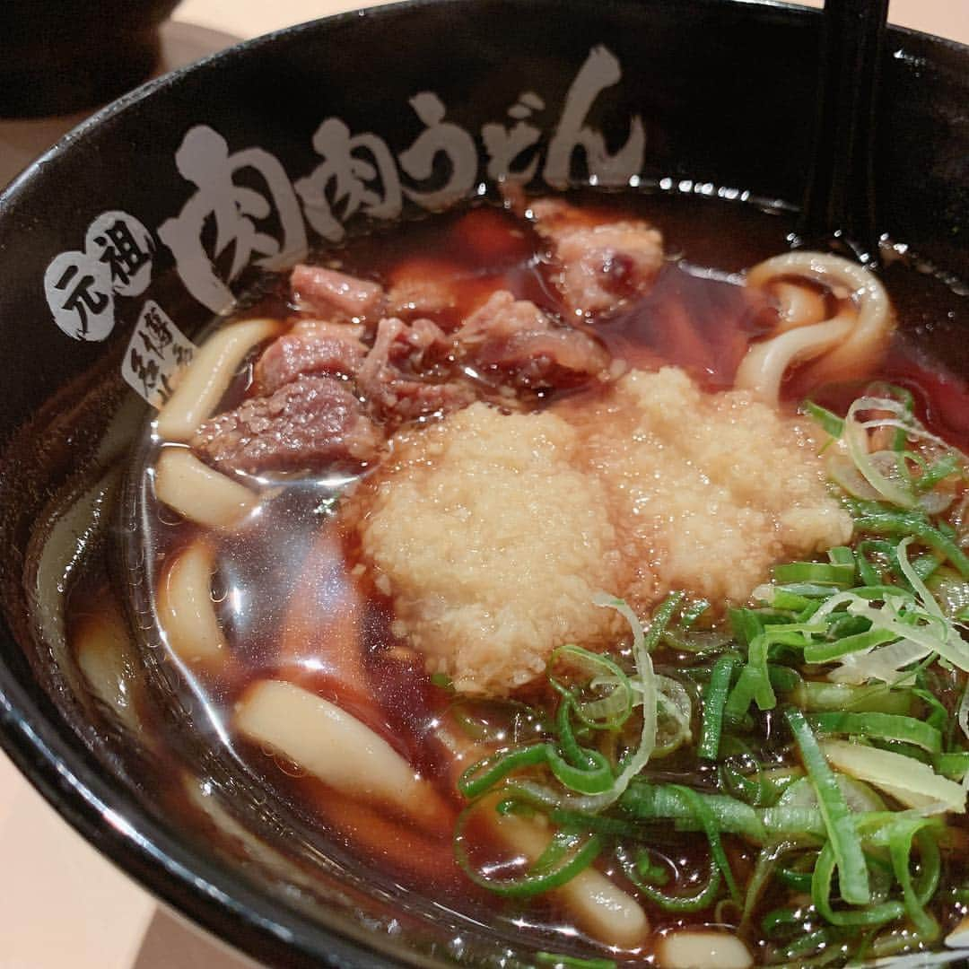 新垣泉子さんのインスタグラム写真 - (新垣泉子Instagram)「肉肉うどん！  美味し！！！ 私は生姜たっぷり入れる派です！  #肉肉うどん #生姜たっぷり派 #うどん #うどんmap」3月15日 15時07分 - motoko.arakaki