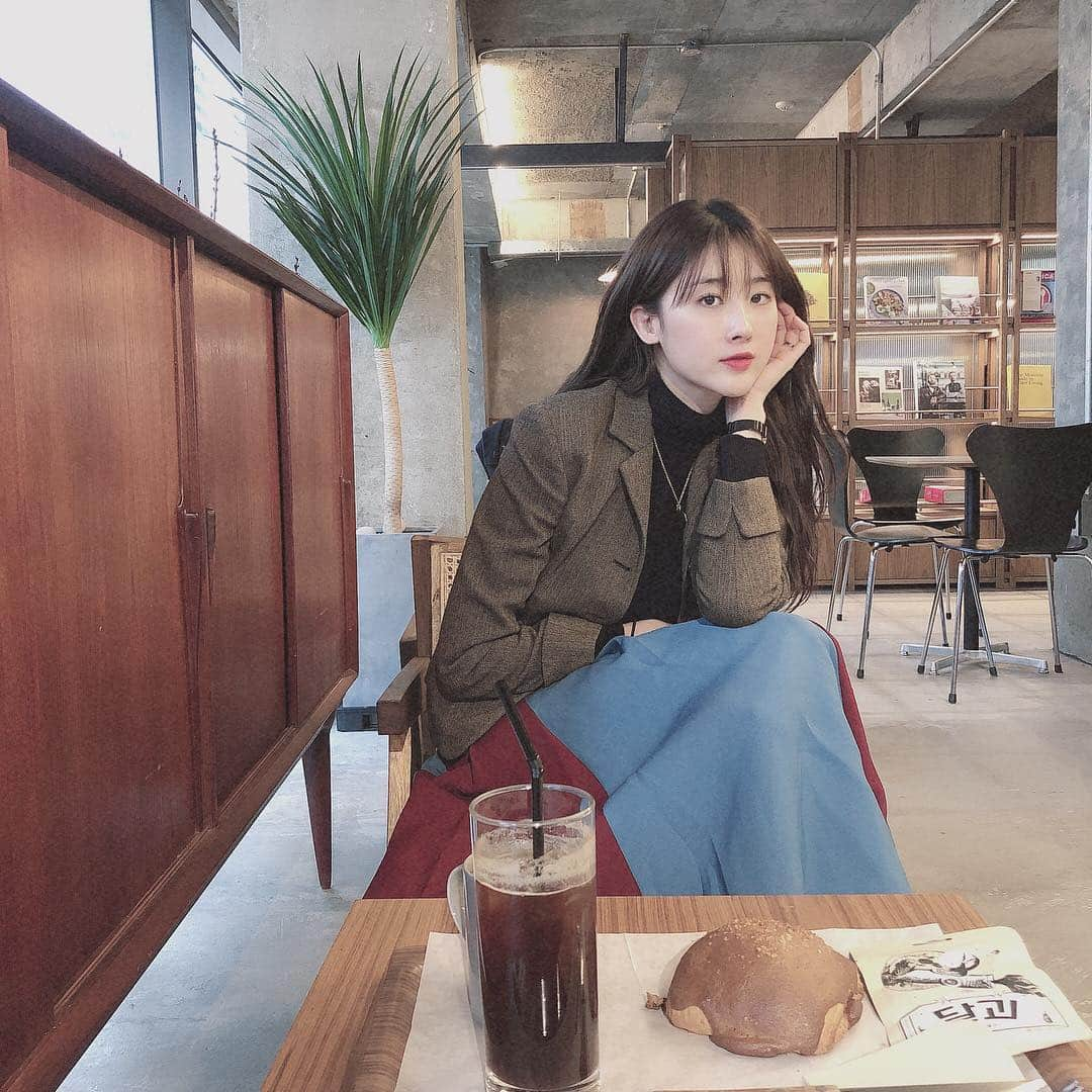 ヒョンア さんのインスタグラム写真 - (ヒョンア Instagram)「달괴이놈☕️🐽」3月15日 15時23分 - moongom119