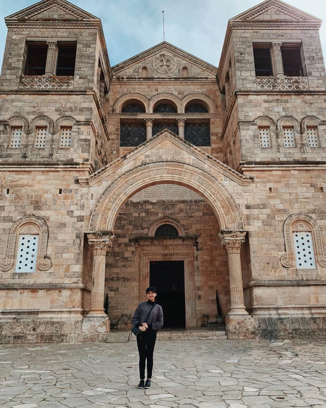 メイン・メンドーサのインスタグラム：「Church of Transfiguration - the site of the Transfiguration of Jesus 📍 Mt. Tabor」