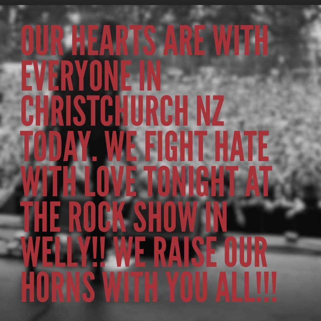ジー・ヘイルさんのインスタグラム写真 - (ジー・ヘイルInstagram)「We Raise our Horns for everyone in Christ Church NZ...and We fight Hate with Love tonight at the rock show!」3月15日 15時33分 - officiallzzyhale