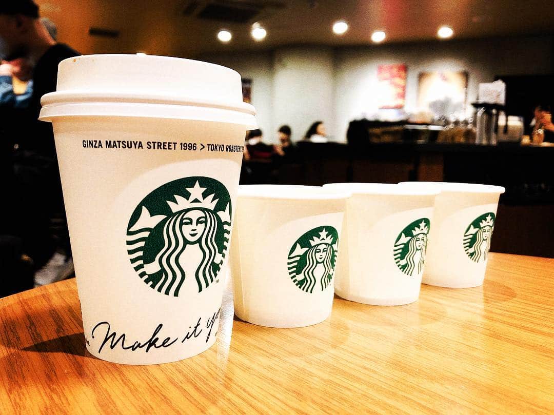 のインスタグラム：「カフェラテ飲んでたら 来るわ来るわ怒涛のテイスティング。 have a breakの域超えて、お腹ちゃぽちゃぽ🍼  #スタバ #starbucks #スターバックス #コーヒー #カフェ #coffee #cafe #珈琲 #tokyo #coffeetime #東京 #休憩 #お腹いっぱい #ほっと一息 #ランチ #カフェオレ #飲み過ぎ #飲み比べ #オススメ #tasty #渋谷 #shibuya #instagood #style #followme #japan #ありがとう #happy #感謝 #love」