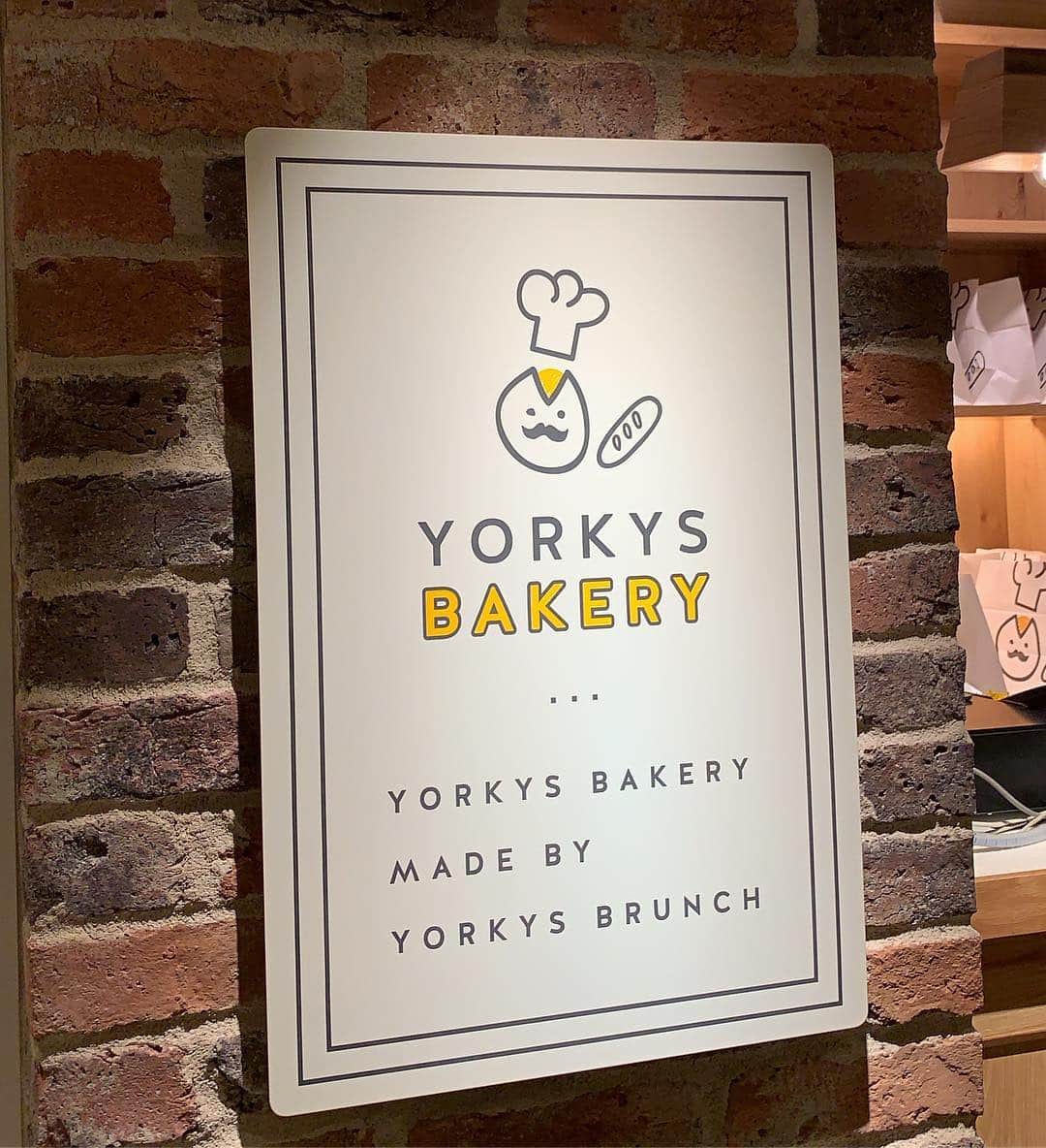 村上沙織さんのインスタグラム写真 - (村上沙織Instagram)「今日からopen🙆‍♀️🧀 国際会館B2にあるFROMA yorkys cheese restauran&bar😋 yorkys bakeryも併設されていて食パンも買えます♥️残念ながら私達が行った時間は売り切れ🥺 ランチはチーズ食べ放題のパスタランチを😋♥️🥚♥️デザートは🍰レアチーズケーキをorderしました🍽またそれがビックリするくらい美味しかった😋 さて、次は夜のディナーに行きます♥️ #yorkysbrunch#fromayorkyscheeserestaurantandbar#froma#cheeserestaurant #チーズレストラン」3月15日 15時31分 - rosysaorimonster