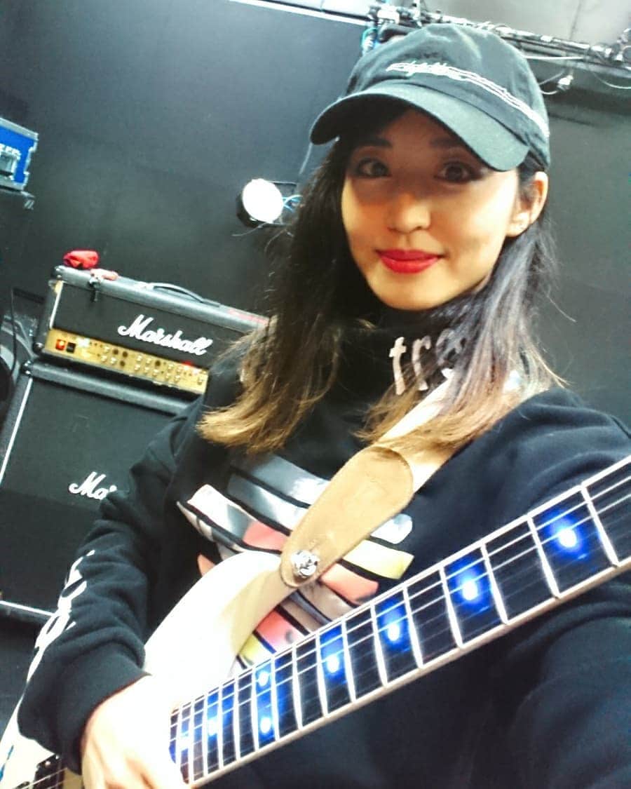 Yukiさんのインスタグラム写真 - (YukiInstagram)「I've just checked my sound.  サウンドチェック終了～  #D_Drive #Yuki #guitar #guitarist #marshall #esp #BOSS #rock #metal #music #femaleguitarist  #horizon3 #expro #japan #japanesewoman #ギター #ロック #音楽 #ライブ #ゆき #西川口 #hearts #soundcheck」3月15日 15時39分 - d_drive_gt_yuki