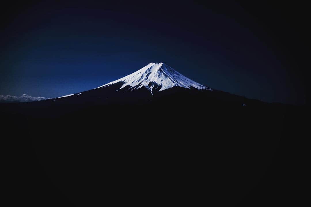 のインスタグラム：「A view of Mount Fuji from Takigoyama in Yamanashi Prefecture. Mount Fuji's climbing season usually goes from the beginning of July until the start of September. (@oscar.boyd photo) . . . . . . #Japan #Fuji #MtFuji #MountFuji #Yamanashi #nature #travel #beauty #photography #日本 #富士山 #山梨 #山梨県 #自然 #旅行 #美しい #撮影 #🗻」