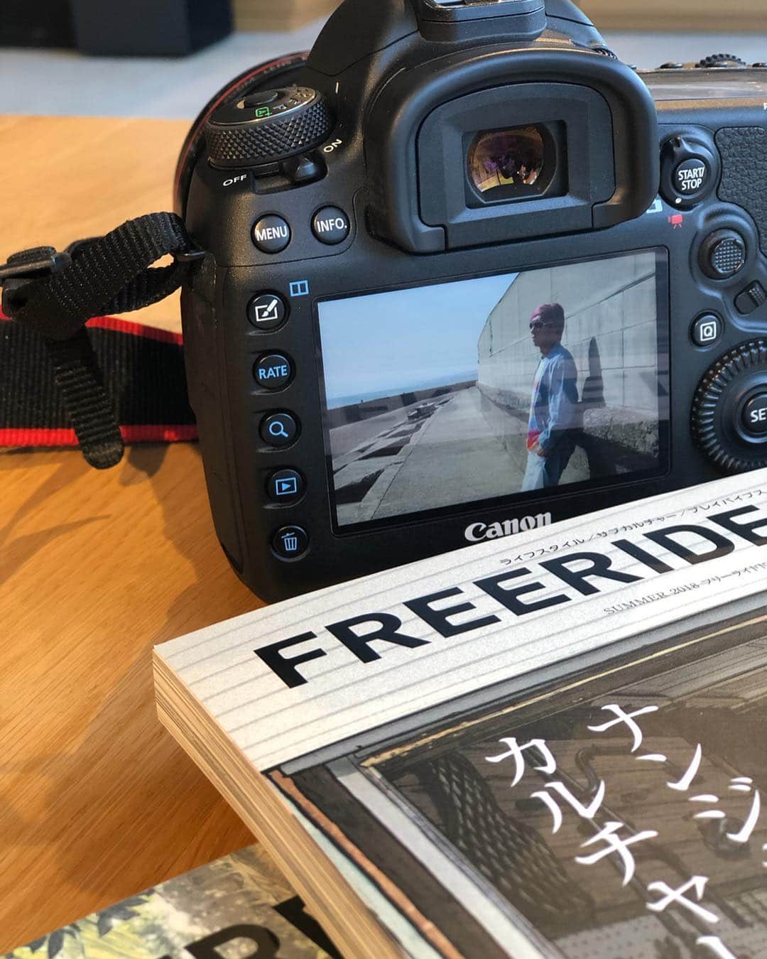 のインスタグラム：「撮影＆インタビューComplete💯 @freeride.link @editorandyp @djsugar_jp 🙏  #freeridelink #surf #skateboard #snowboard #car #motorbike #culture #music #fashion #surfing #skateboarding #snowboarding #interview #photographing #photoshooting #subculture」