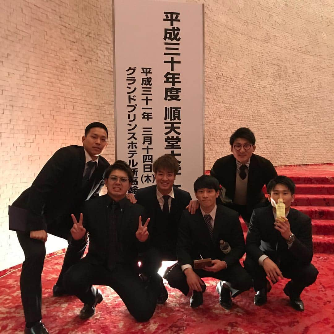 萱和磨さんのインスタグラム写真 - (萱和磨Instagram)「順天堂大学卒業しました❗️ 4月から大学院生としてまたお世話になります❗️ #順天堂大学卒業 #仁 #ぶち上げ4年間 #JuntendoUniversity」3月15日 15時56分 - kazuma_kaya