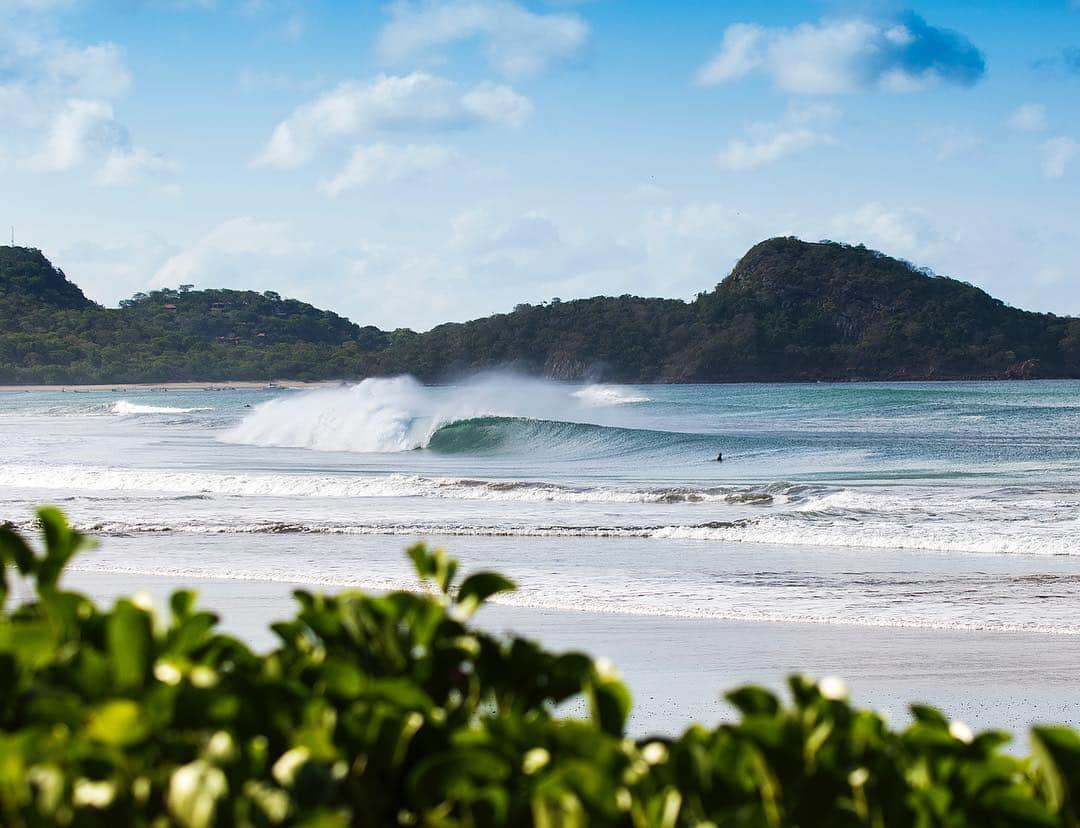 surflineさんのインスタグラム写真 - (surflineInstagram)「Spring Break Guide Surf Destination Two: Nicaragua  Nicaragua probably doesn’t place high on the non-surfer’s Spring Break list but you can find ways to fill your social needs while all but guaranteeing yourself fun, warm water surf. The South Pacific is revving its engines as we move through the period so your chance of seeing a good swell increases as well. If you stay in the southern surf zone, you can benefit from the all-day offshore winds to maximize the swell and best tides, plus have the ability to sleep in after any long night-sessions on land, making Nicaragua a solid spring break surf destination. Check the site for the full list of ideal locations. 📷: @billywatts」3月15日 16時04分 - surfline