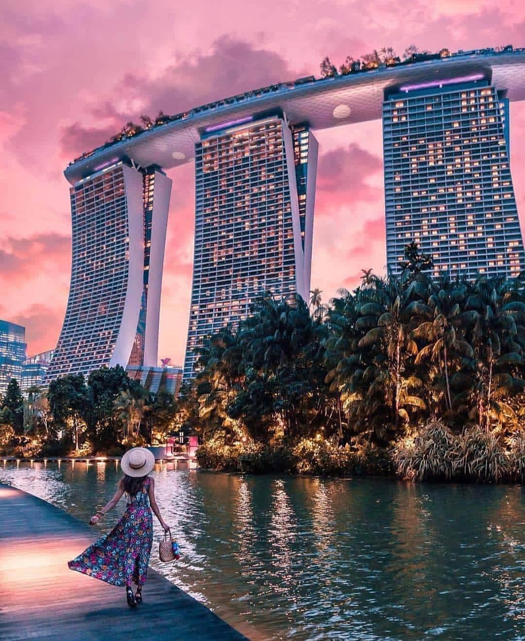 PicLab™ Sayingsさんのインスタグラム写真 - (PicLab™ SayingsInstagram)「Sunsets in Singapore! 📸: @witandfolly」3月15日 16時04分 - paradise