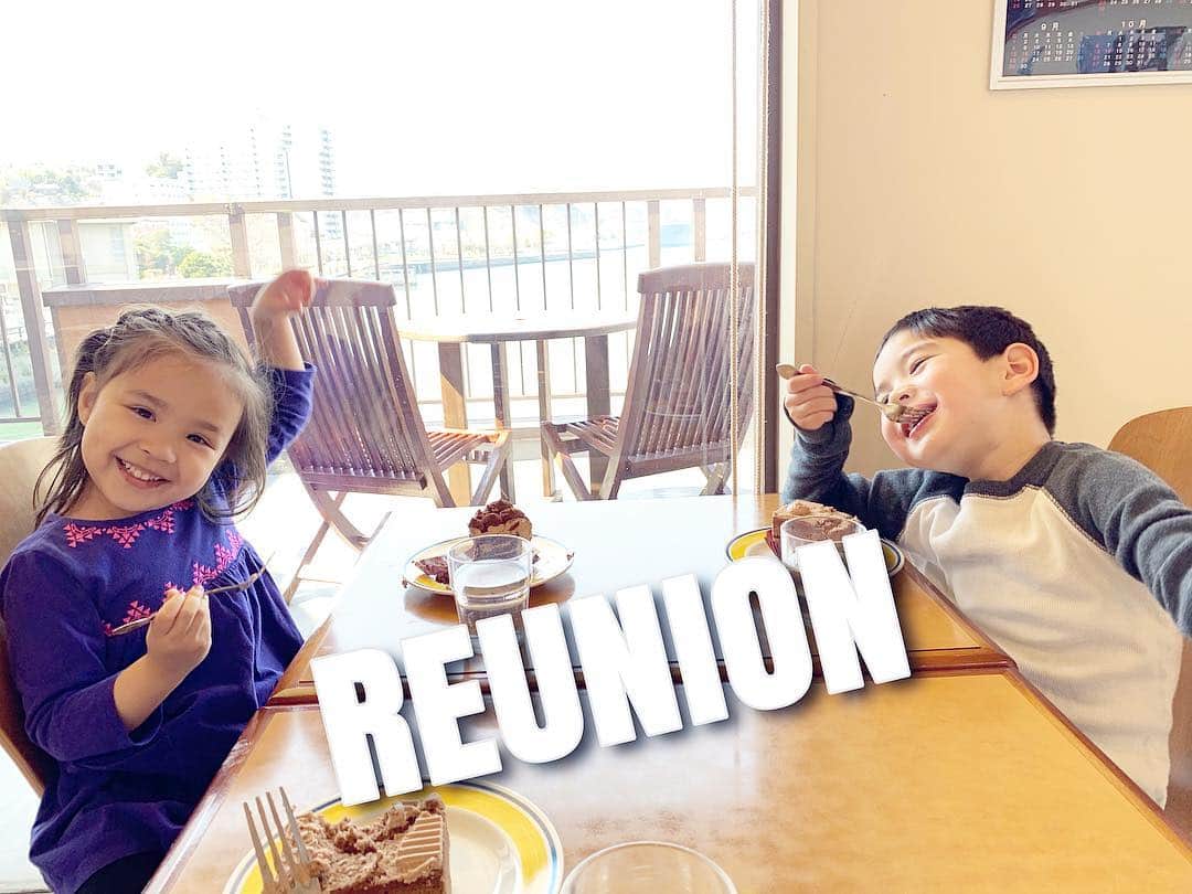 バイリンガル3兄妹のインスタグラム：「REUNION ・ ・ #お華さんとおジェムさん  #wemissedyou #バイリンガル3兄妹」