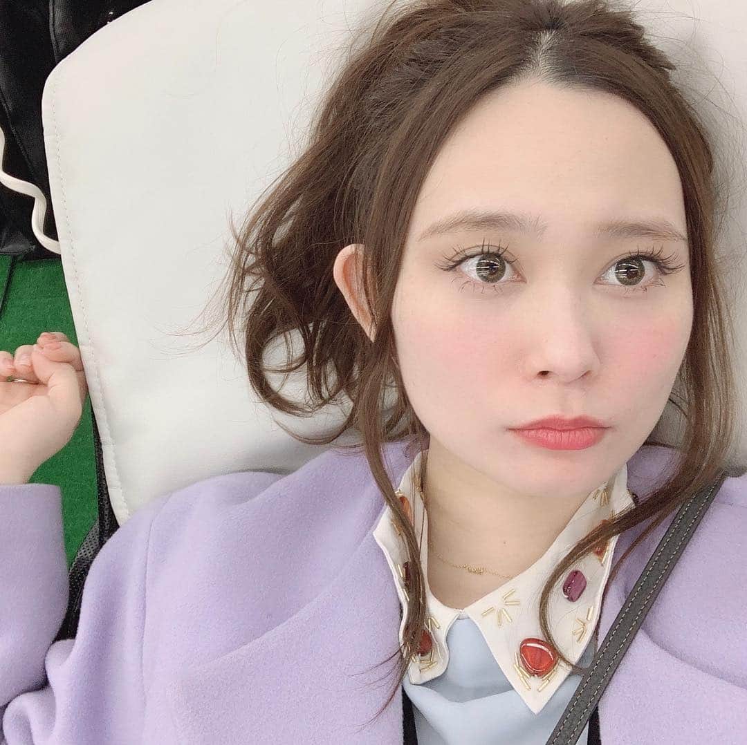 本田しおりのインスタグラム：「最近のマッサージチェア すこぶる優秀よ 15分で体軽くなった 邪魔やけいらんけど欲しいけど邪魔やけいらん けど毎日したいw」