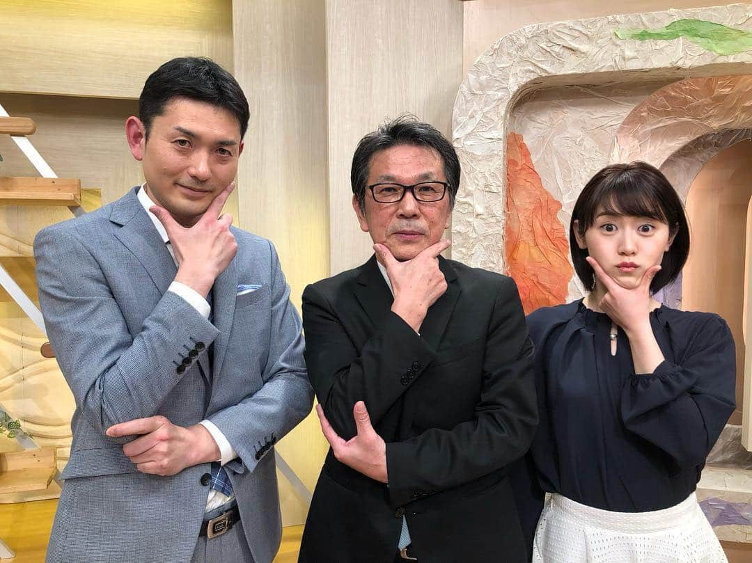 加藤愛さんのインスタグラム写真 - (加藤愛Instagram)「いつも優しく 和ませてくださる村井先生👨🏻‍🏫✨ #木曜メンバー #おやじギャグが得意 #いつもノリノリです♪ 今日は野々市にある富陽小学校の卒業式に行きました。 卒業されたみなさん、 おめでとうございます㊗️ 先生の偉大さを感じるとともに 一生懸命歌い、別れの言葉をのべるみなさんの姿に うるっときました😢❤️ #野々市#富陽小学校#卒業式 #ご卒業おめでとうございます」3月15日 16時25分 - kitkatoai