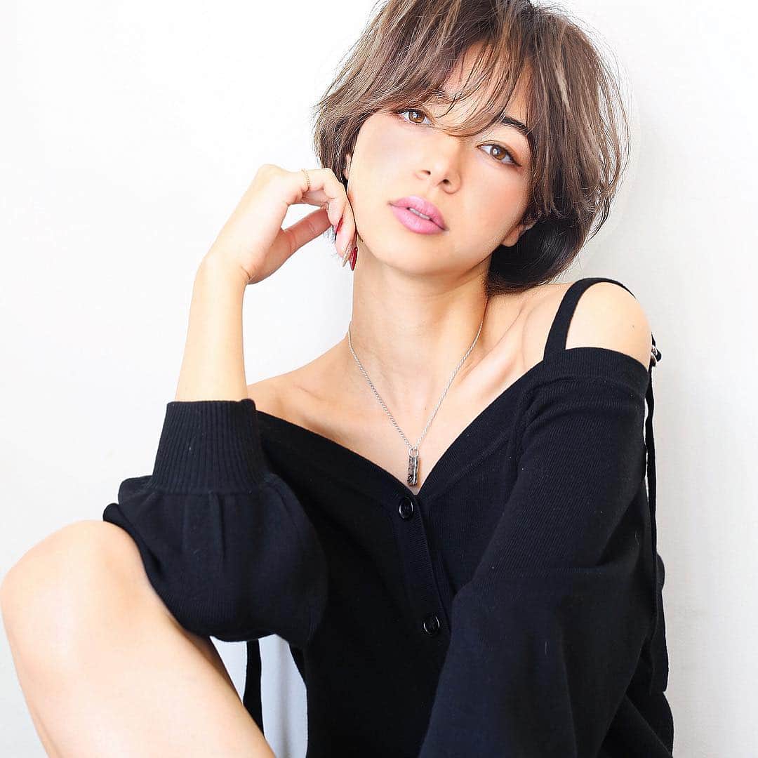 渡部幸也のインスタグラム：「昨日はヘアメイクのお仕事で、終日外部でお仕事してました💄 本日から17日までサロン勤務✂️ そして17日以降は21日の木曜日〔祝日〕からサロン勤務ですので、どしどしご予約お待ちしております🙆‍♂️ それでは後半戦も、よろしくお願いします✨  #ヘアスタイル #ヘア #髪型 #ヘアカタログ #ヘアセット #ヘアアレンジ #パーマ #カラー #ヘアカラー #hair #恵比寿美容院 #代官山美容室 #代官山美容院 #美容学生 #サロン #中目黒美容室 #中目黒美容院 #恵比寿美容室 #サロンモデル #lala__hair #ヘアメイク #メイク #中目黒 #代官山 #恵比寿 #渋谷 #ar_magazine #murua #emoda #snidel」