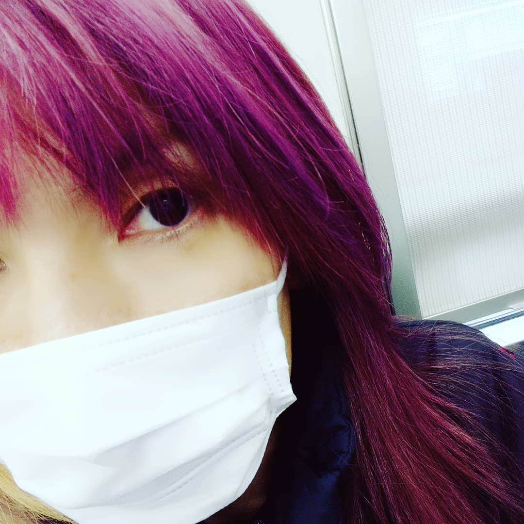 のインスタグラム：「今日は3月15日 サイコーの日なんだ！  心の中でサイコー！サイコー！ と繰り返す。  いったい何が？って感じだけど 生きてるだけでサイコー！ 生きてくれてるだけでサイコー！  頭に来ることもたくさんあるけどそれもサイコー！  今日だけはね(笑)  #Marvelouspro #サイコー #KAORU」