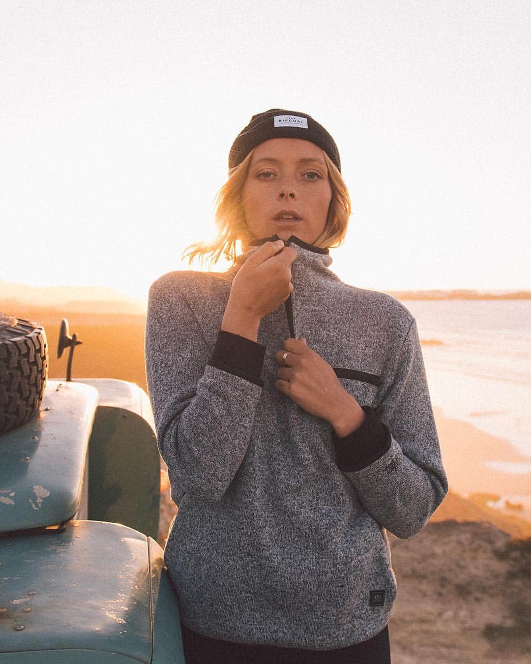 Rip Curl Australiaさんのインスタグラム写真 - (Rip Curl AustraliaInstagram)「Toasty 🔥 @melodie.shakespear repping the Polar Fleece lined #AntiSeries Crew... as warm as it gets | @ripcurl_women」3月15日 16時49分 - ripcurl_aus
