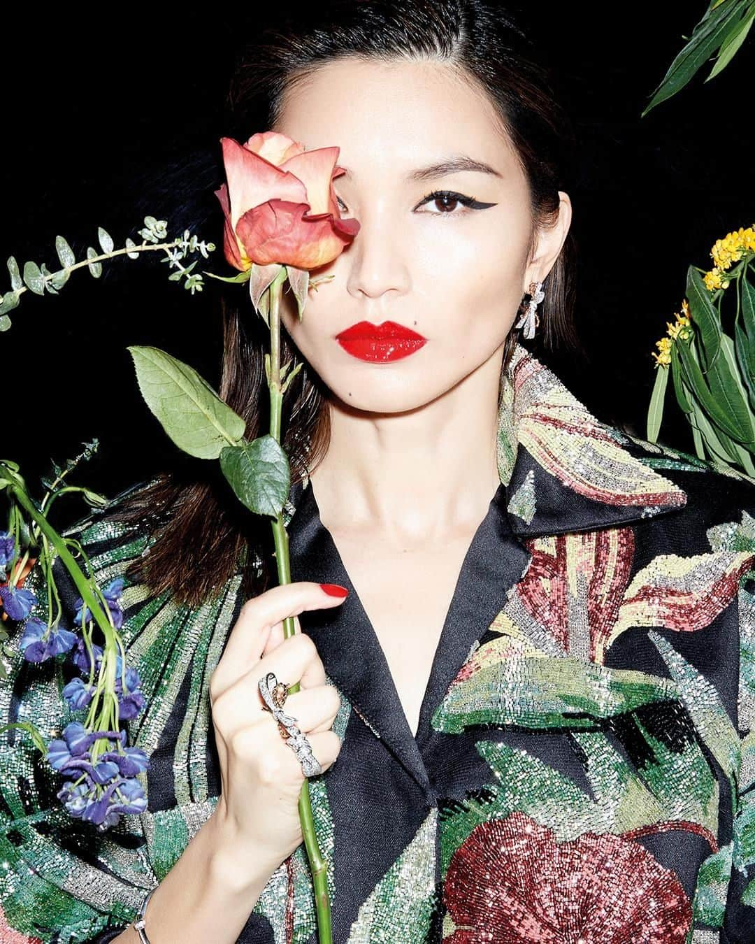 Chaumetさんのインスタグラム写真 - (ChaumetInstagram)「Cover star of the @harpersbazaarsg March issue, @gemma_chan embodies grace and character fully, wearing our Insolence and Liens Séduction collections. #Chaumet #GraceandCharacter #ChaumetInsolence #LiensSeduction #StoriesofLiens #GemmaChan #CelebritiesinChaumet」3月15日 17時00分 - chaumetofficial