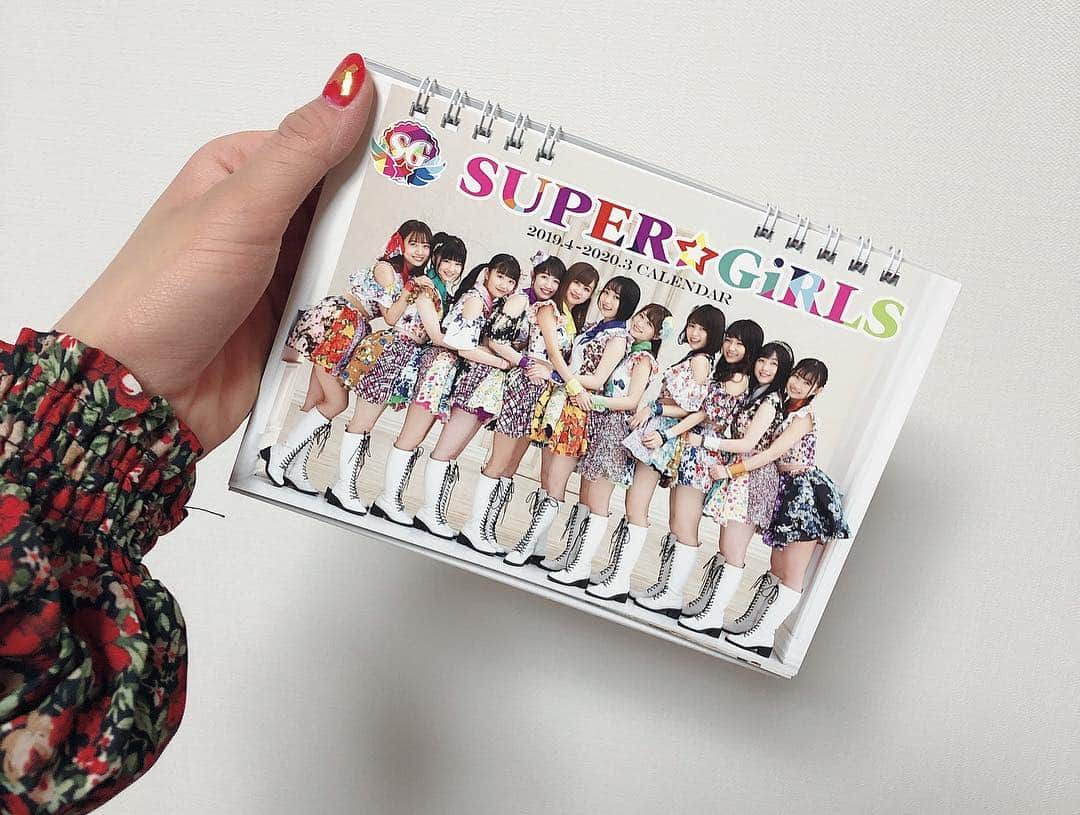 渡邉幸愛さんのインスタグラム写真 - (渡邉幸愛Instagram)「SUPER☆GiRLS 卓上カレンダー発売になりました☺︎ . . 明日は発売イベントです！ 20歳の私、最後の日 たのしもーーー！😚みんなきてね お待ちしております！  #SUPER☆GiRLS #カレンダー #詳しくはストーリーへ #写真はスパガ大人組💋」3月15日 16時52分 - koume_watanabe.official