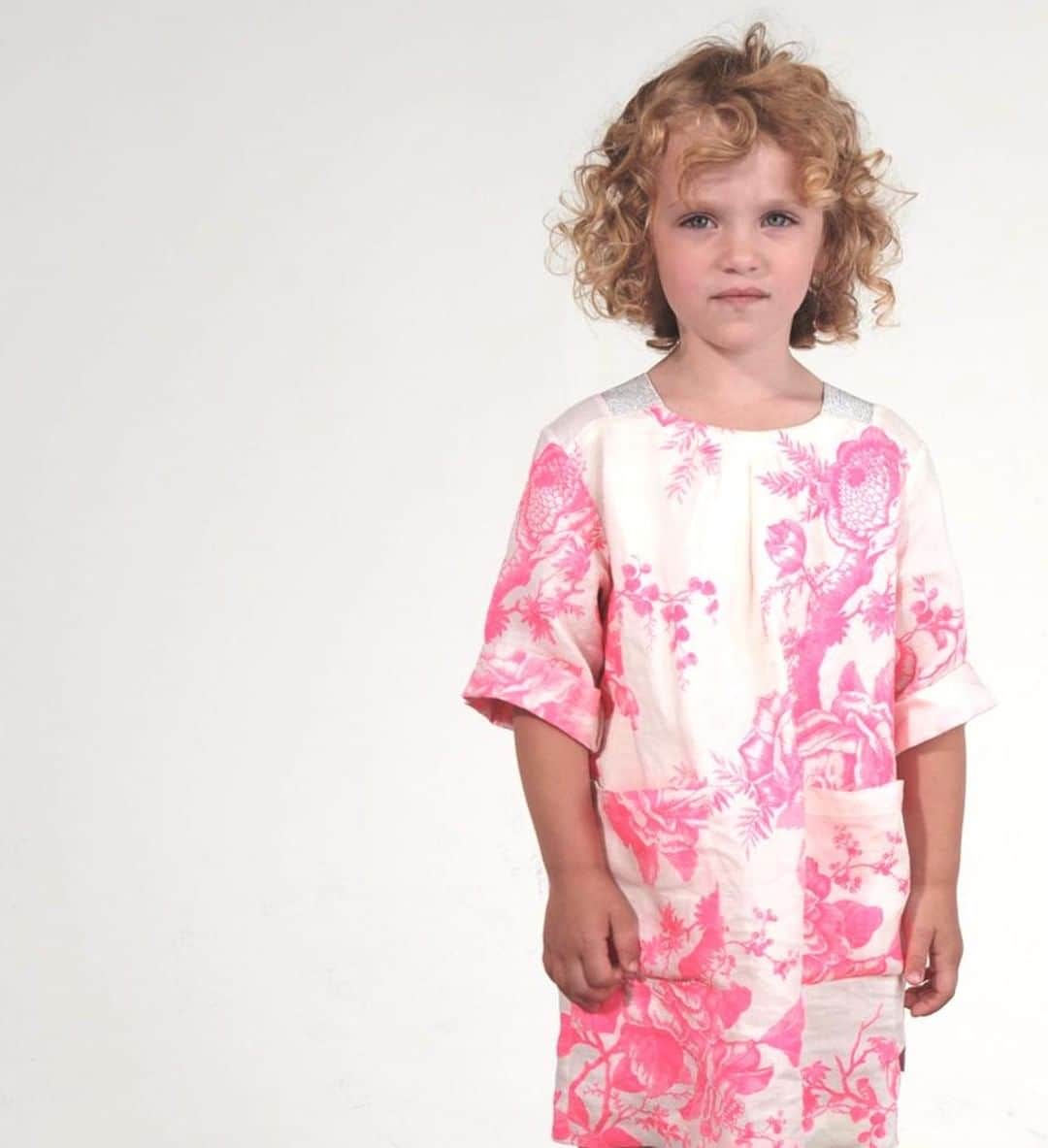 のインスタグラム：「I look cool, but together we look awesome!  This dress is so infectiously beautiful that you want to be seen with it👗⁣ ⁣ #oilily #oililyworld #newcollection  #pink #bright #color」