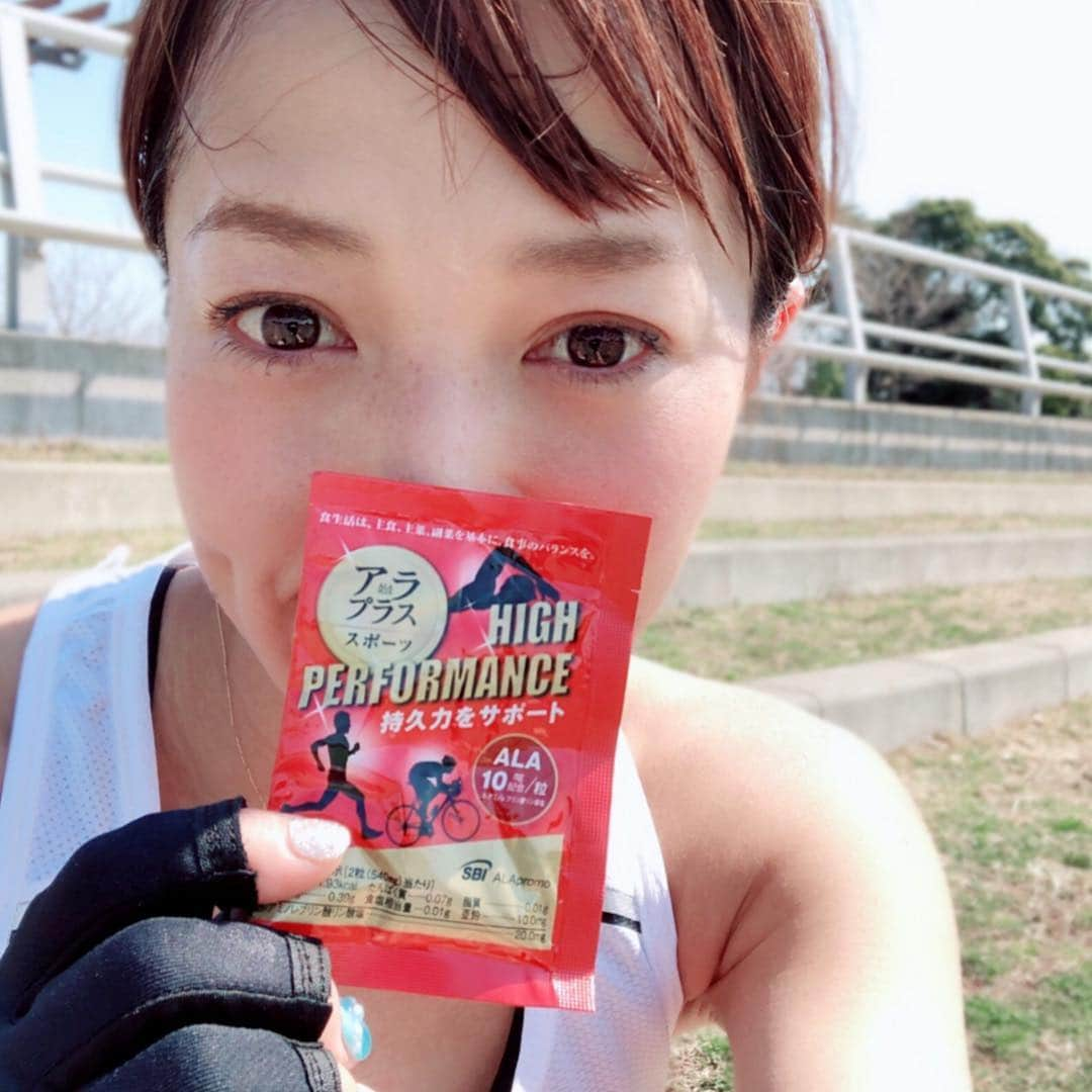 鈴木莉紗さんのインスタグラム写真 - (鈴木莉紗Instagram)「今日はインターバルをやりました🏃‍♂️ 1人だったわりに#アラプラススポーツ のおかげで最後まで粘れ、喉から血の味がするほど追い込めました👌 春先はいつも練習の気合いが入らず、スピード強化ができていなかったのでがんばりまーす(ｏ'∀')b #ランニング #trackandfield #intervaltraining #マラソン #SBIアラプロモ #newbalance #スピード練習 は #hanzo_r #ウォーミングアップ と #ダウンジョグ は #freshfoambeacon」3月15日 17時12分 - suzuki__lisa