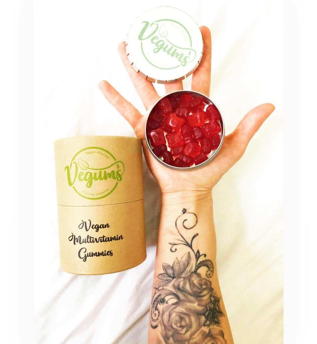 トレーシー・キスさんのインスタグラム写真 - (トレーシー・キスInstagram)「My family and I are hooked on these delicious @vegums multivitamin gummies my darlings 😍 Carefully blended with vitamins and minerals they are gloriously vegan friendly and look like cute little teddy bears. They also have the most mouth-wateringingly juicy flavour made from real strawberries. A delightfully pleasant way to get all of the good stuff into your diet no matter your age or lifestyle! ------------------------ #vitamins #minerals #veganvitamins #vegansupplements #tracykiss #girlswithmuscles #bodygoals #femaleempowerment #muscles #booty #tattoo #healthy #bodytransformation #inspiration #wcw #motivation #ootd #fashion #weightloss #fitness #weightlossjourney #girlpower #thick #ootn #lotd #veganism #girl #gym #bodybuilding #vegan」3月15日 17時14分 - tracykissdotcom