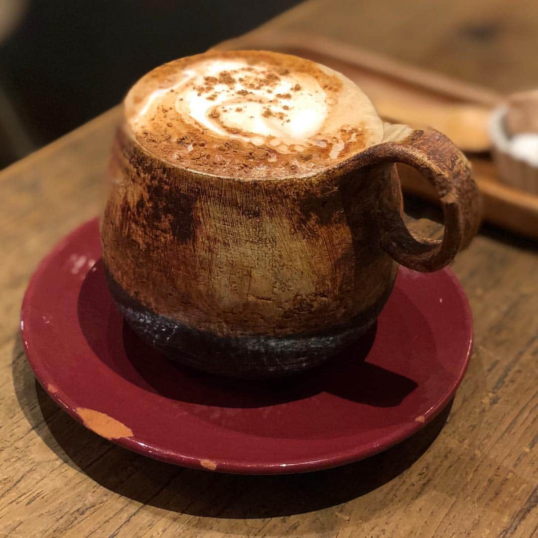 天神英貴さんのインスタグラム写真 - (天神英貴Instagram)「事務所すぐ近くのカフェ。まるでカップまでがカプチーノのようですね。 #cuppuccino #カプチーノ #Tokyo #meguro」3月15日 22時44分 - tenjin_hidetaka