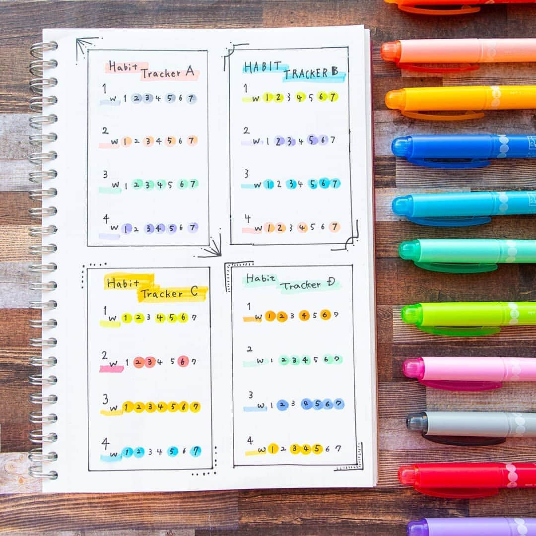 トンボ鉛筆さんのインスタグラム写真 - (トンボ鉛筆Instagram)「ハビットトラッカーなどにおすすめの、プレイカラードットの色の組み合わせ４タイプ！ それぞれの色が見やすく、似ていない色で組み合わせてみました✏️ . 一緒に使っているノートは @e.maruman の「セプトクルール」 ドットの発色が良い上に裏写りもしないので(8枚目参照)、ドットにぴったりのノートです。 5mm方眼でドットがちょうど収まるところも、トラッカーに便利🙆 . 3月15日～21日(木)まで、トンボ鉛筆の公式Twitterで「プレイカラードット12色セット」と「セプトクルール2冊」がセットで当たる、フォロー＆RTキャンペーンを開催中です◎ Twitterアカウントをお持ちの方は、ぜひ「トンボ鉛筆」で検索してみてください。 . . . #トンボ鉛筆 #プレイカラードット #ドットとセプトの使い方 #バレットジャーナル #マルマン #マルマンセプトクルール  #勉強垢 #手帳生活 #ノート #文具好き #ノート術 #ムードトラッカー #ハビットトラッカー  #文具好き #文房具好き #playcolordot #septcouleur #bulletjournal #bujoideas  #bujo #habittracker #bulletjournaljunkies #bujoweekly #showmeyourplanner #bulletjournalcommunity #bulletjournalinspiration #プレイカラードットアレンジ」3月15日 17時25分 - tombowpencil