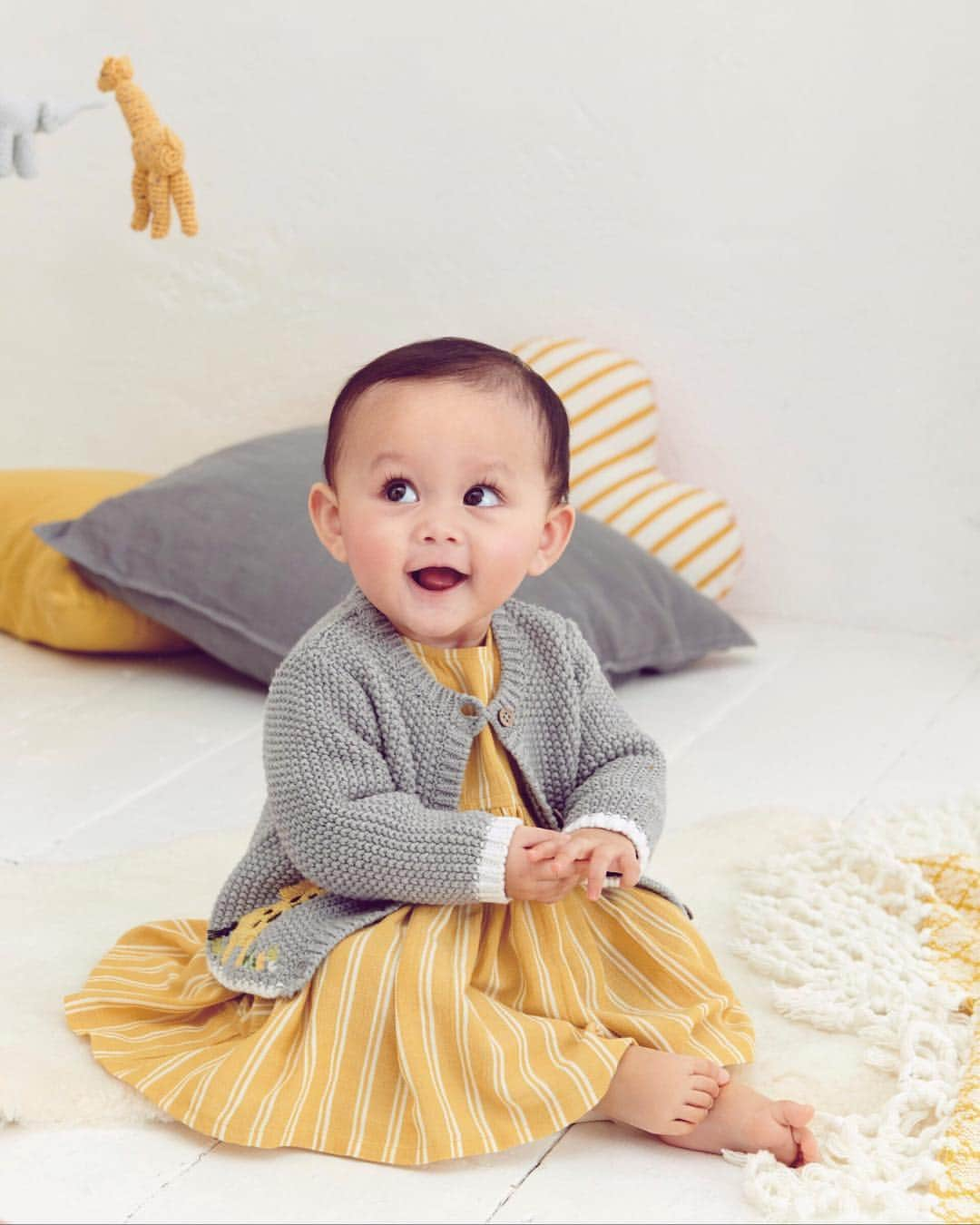 Nextさんのインスタグラム写真 - (NextInstagram)「FRIDAY face! 😀💛 🔍 Dress: 643808 Cardigan: 636953. #friday #friyay #cute #hellohappy #happy #smiles #springvibes #spring #nextkids #kidswear #baby #kidsfashion #kidstyle」3月15日 17時20分 - nextofficial