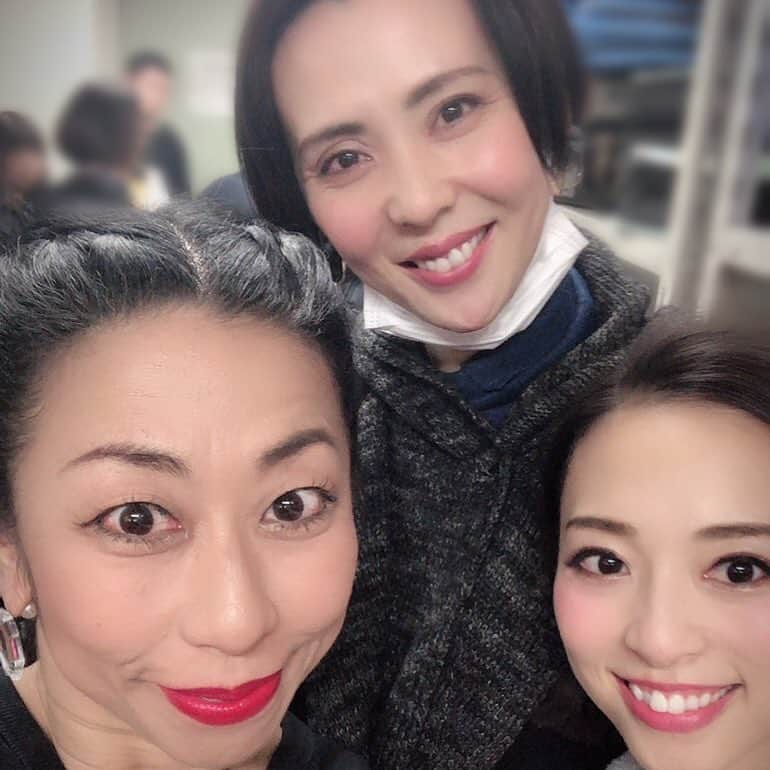 緒月遠麻さんのインスタグラム写真 - (緒月遠麻Instagram)「☆ 実力 ある方々が 次から次に出てくる 圧巻の 舞台でした😳✨ #歌会 #三越劇場 #原田薫 さん #愛加あゆ さん 17日まで めちゃくちゃ おススメ舞台♡  明日 トーク&ライブ よろしくお願い申し上げます👵✨ #芸達者 #憧花ゆりの  #晴華みどり #緒月遠麻」3月15日 17時23分 - toma_ozuki