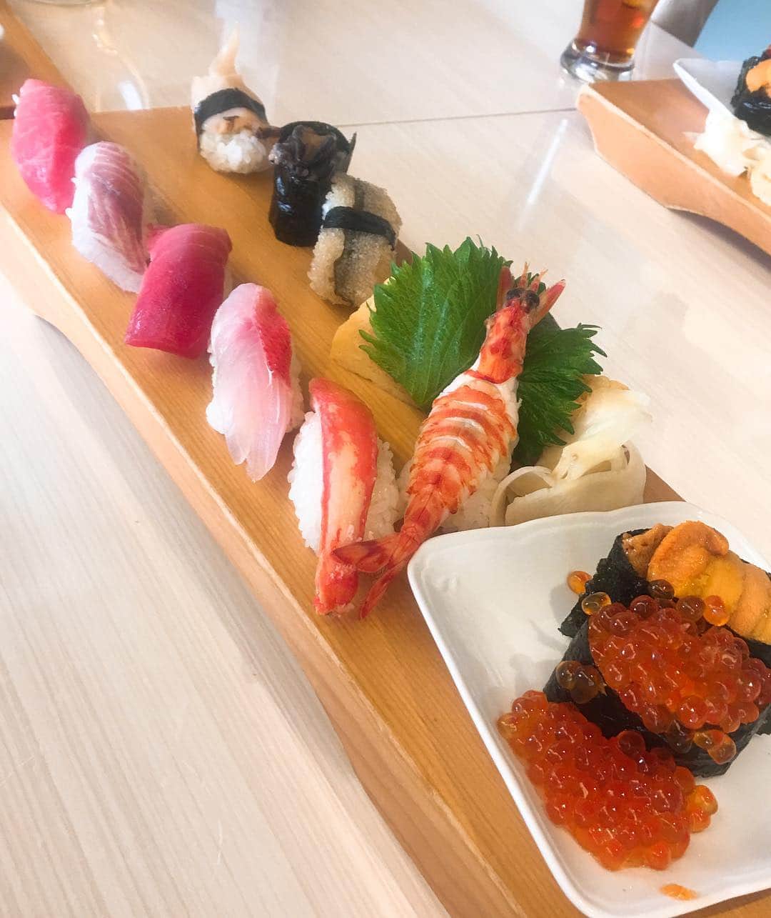 金巻ともこさんのインスタグラム写真 - (金巻ともこInstagram)「おしゅし食べたよ #sushi #寿司 #昼ビール #和服 #着物」3月15日 17時52分 - tomotomoco