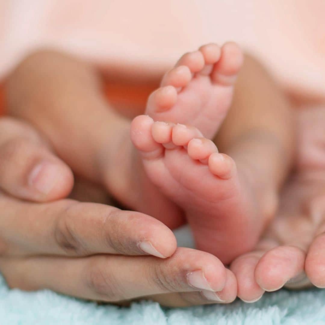 のインスタグラム：「At Novartis, we want to celebrate with our people when they become parents and support them during this special time. From July 1st 2019, we will begin a phased rollout which will offer the same paid parental leave to all parents through birth, surrogacy or adoption, regardless of gender. We believe that this will empower our people to make the right choices for the health and well-being of their families, by enjoying more flexibility and financial stability, at the times when it matters the most. #novartislife #genderequity #balanceforbetter . . . 📸Suresh Kumar Banothu, Novartis employee」