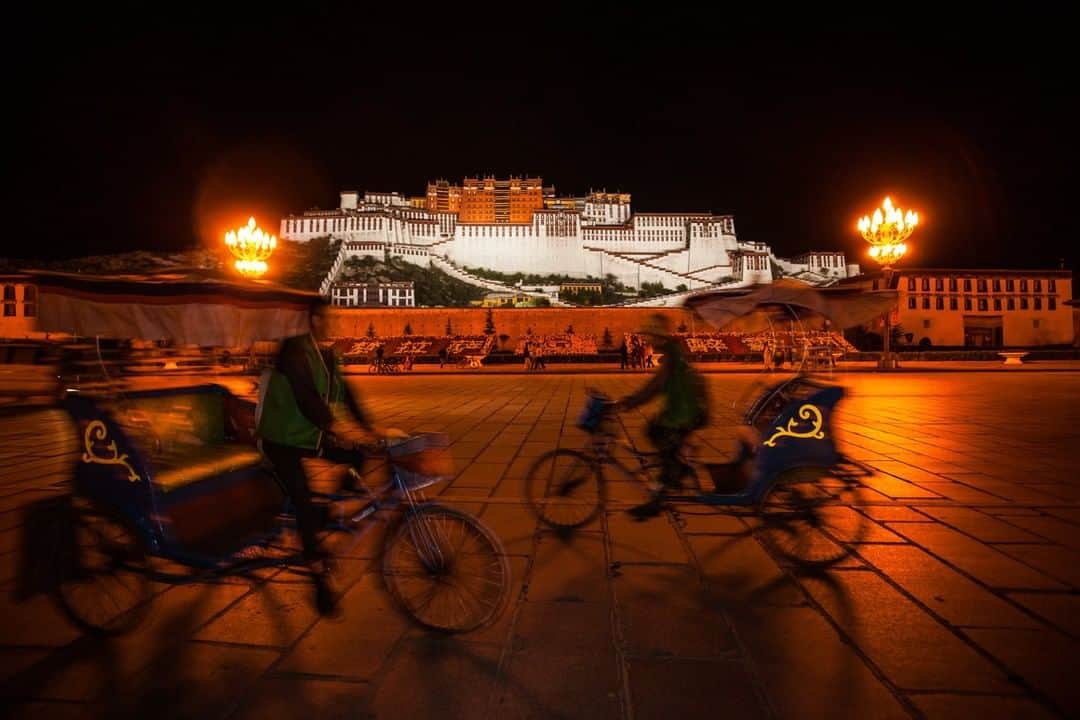 のインスタグラム：「Photo by Michael Yamashita @yamashitaphoto | Lhasa’s Potala Palace, once the home of the Dalai Lama and now a UNESCO World Heritage Site, is the most iconic image of Tibet. It is much less crowded at night, without the throngs of tourists and pilgrims that assemble during the day. But there will be fewer people visiting the palace this March, as the Chinese government has restricted foreign tourists from the Tibet Autonomous Region until April 1. March 10 marks the 60th anniversary of the Tibetan uprising against the government, and since protests in March of 2008, travel to the region has been restricted for a least a month each year. For more on Tibet, follow @yamashitaphoto  #Tibet #Buddhism #PotalaPalace」