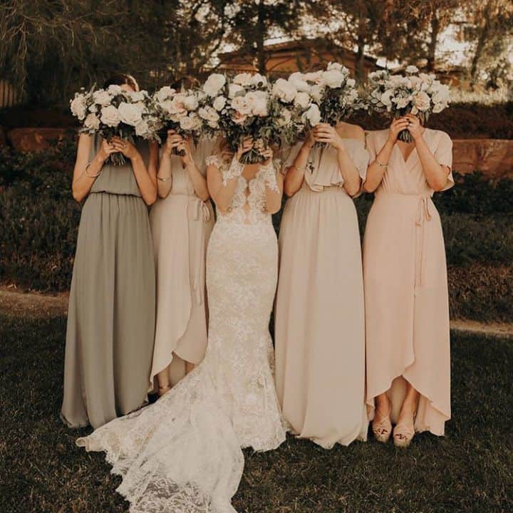 HappyWedding.Lifeさんのインスタグラム写真 - (HappyWedding.LifeInstagram)「ไอเดียชุดเพื่อนเจ้าสาวหวานๆ โทนเดียวกัน . . Get more inspiration 🔽 https://www.happywedding.life/th/wedding-dress 🔍 ชุดเพื่อนเจ้าสาว . .  #happywedding #happyweddingth #happyweddinglifeth #happy #wedding #thailand #love #gown #bridal #weddinginspiration #inspiration #bride #ชุดแต่งงาน #แฟชั่นชุดเจ้าสาว #ชุดเจ้าสาว #เทรนด์ชุดแต่งงาน2017 #เทรนชุดแต่งงาน2018 #ตัดชุดแต่งงาน #เทคนิคเลือกชุดแต่งงาน #ซื้อชุดแต่งงาน #ขั้นตอนเตรียมตัวเลือกชุดเจ้าสาว #ดีไซน์ชุดเจ้าสาว . . nice idea via >> @idodetailslv」3月15日 18時15分 - happywedding.life