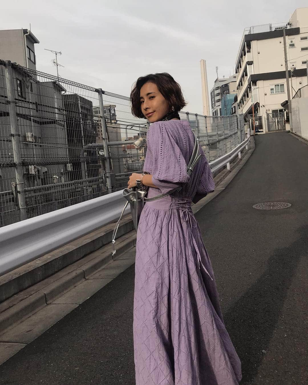 黒石奈央子さんのインスタグラム写真 - (黒石奈央子Instagram)「メディ先行追加アイテム . MEDI CRUMPLE COTTON LACE DRESS ¥20300+tax . 定番カラーのホワイトに負けないくらい人気なパープル。アメリのパープルは絶妙カラーでどなたでも似合う色に作りました！ . 先行期間 ※WEBSTOREのみ 3/18  午後12時〜 3/22 午後13時まで . 是非チェックしてね！ . @ameri_daikanyama @amerivintage @ameri_shinjuku #ameri#amerivintage #meditteraline #メデイタラライン#2019ss  #大人ファッション #大人コーディネート #大人スタイル #modestyle #modefashion#modecasual」3月15日 18時16分 - blackstone705