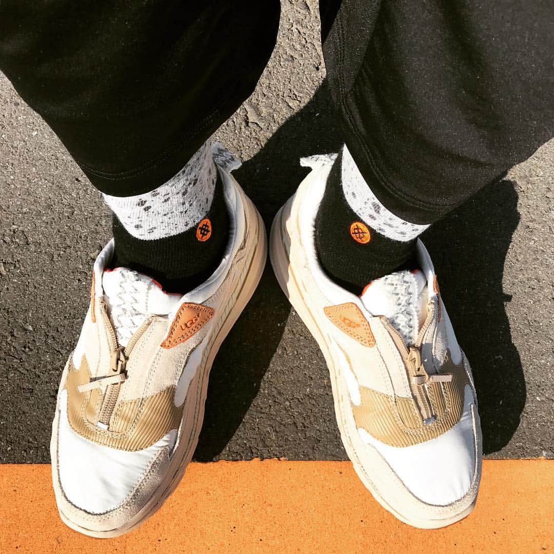 宇野薫のインスタグラム：「UNO☆KICKS  ベージュとブラックときどきオレンジ  #unokicks #caoluno #宇野薫 #ugg #uggjapan #uggm805mlt #uggm805 #stancesocks  #onehundredathletic #100athletic  #100Aワイドパンツ」