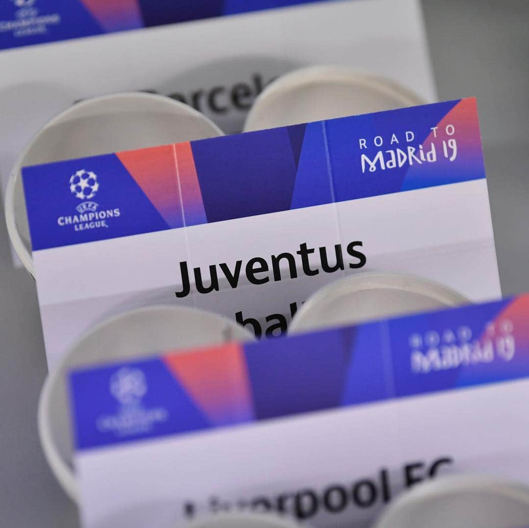 UEFAチャンピオンズリーグさんのインスタグラム写真 - (UEFAチャンピオンズリーグInstagram)「😍 We’re ready for the #UCLdraw! Where in the world are you watching? 🌍」3月15日 18時24分 - championsleague
