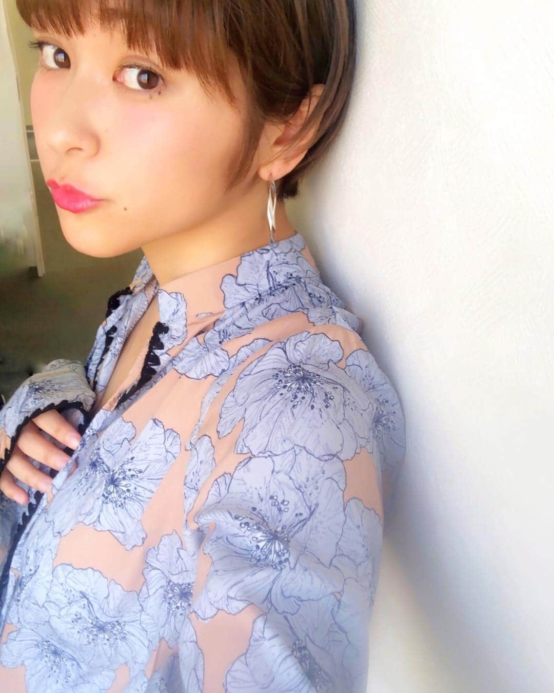 近藤夏子さんのインスタグラム写真 - (近藤夏子Instagram)「新しいワンピース👗✨ ばっちゃん @shibasaaki セレクトの #ワンピース 👗✨ さすが💓可愛いぞ💓この #ワンピ 💓 お気に入りがまた１つ増えました💘 (この写真じゃワンピかどうかわからんよね。笑)全身はまた今度。) #しばさき #夏子ーデ #mer #古着mix #大変お世話になりました #おかげで今の夏子がいる #紙じゃなくなるのさみしいけど #ずっと変わらず感謝してます #mer休刊」3月15日 18時24分 - kondonatsuko