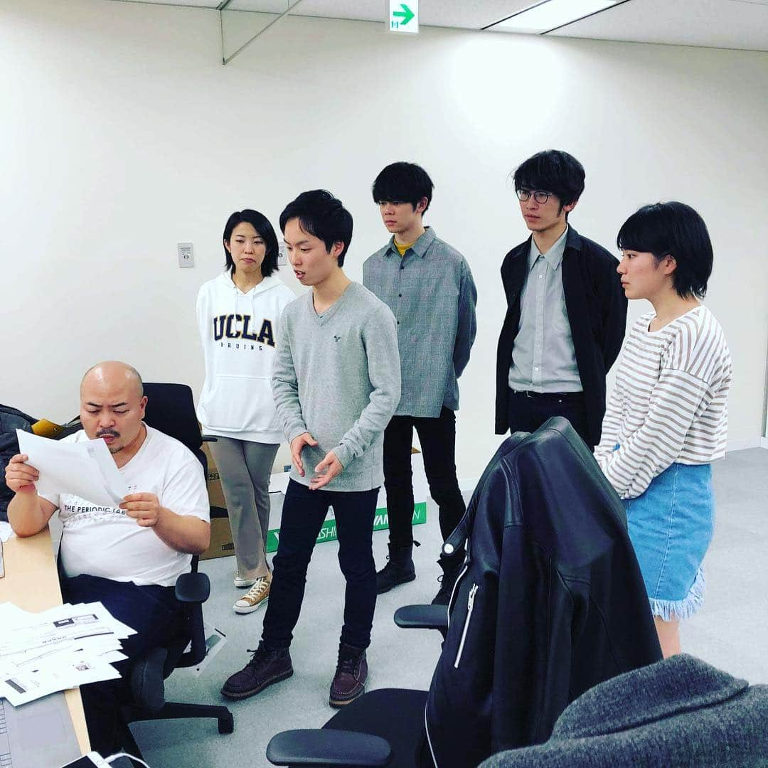 原田曜平さんのインスタグラム写真 - (原田曜平Instagram)「偉そうに添削中〜 次世代研のみんな、頑張ってます〜」3月15日 18時35分 - yohei.harada_official