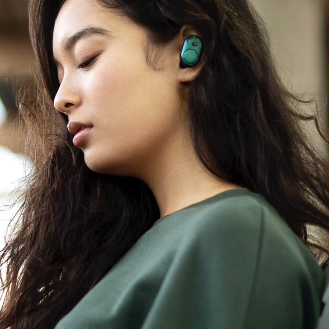 Skullcandy Japanさんのインスタグラム写真 - (Skullcandy JapanInstagram)「Push パワフルなフルワイヤレス﻿ ﻿ 本日3月15日(金)新発売💀 ﻿ ﻿ Pushならケーブルがないフルワイヤレスの解放感とパワフルなサウンドが同時に体験できます✨﻿ ﻿ 突き抜けるパワフルな低域とSkullcandyらしいメリハリの効いたサウンドが従来のフルワイヤレスのイメージを超えて行きます✨﻿ ﻿ #FeelSkullcandy #スカルキャンディー」3月15日 18時32分 - skullcandyjapan