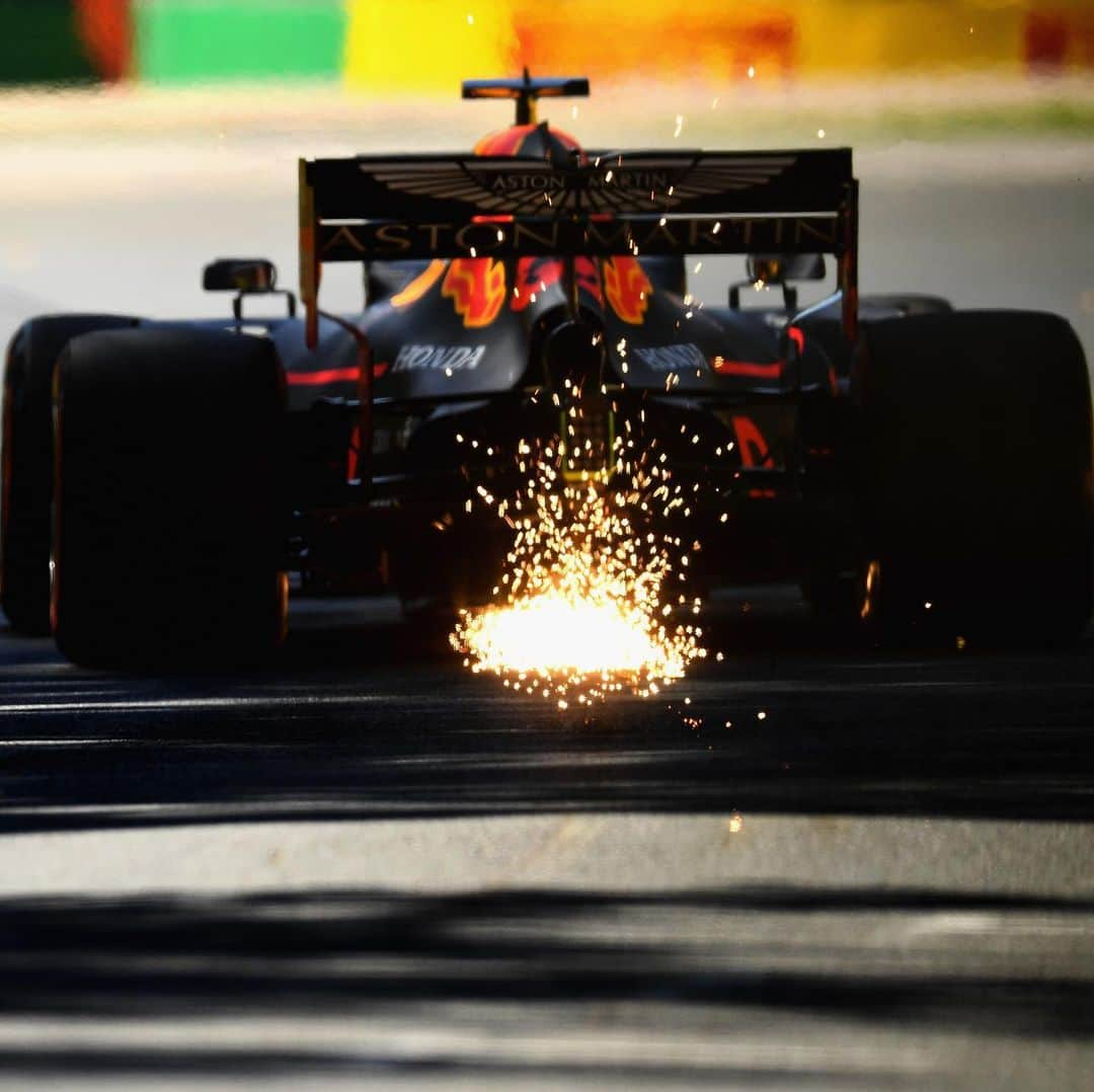 アストンマーチンさんのインスタグラム写真 - (アストンマーチンInstagram)「Sparks are flying as the first race of the 2019 Grand Prix gets ever closer. The pursuit of beautiful bursts into gear again as Aston Martin Red Bull Racing arrives on track ahead of the #AusGP #F1」3月15日 18時37分 - astonmartin