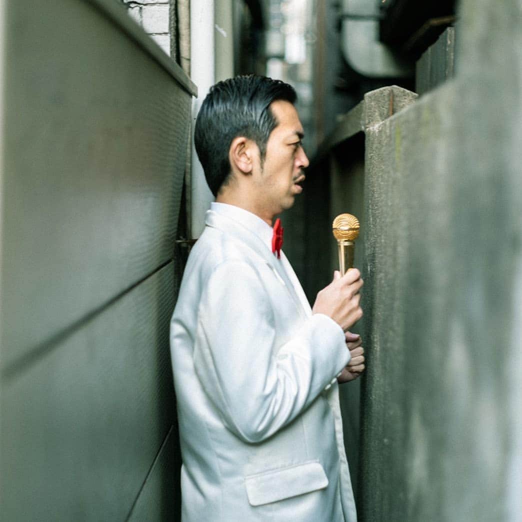 ムーディ勝山さんのインスタグラム写真 - (ムーディ勝山Instagram)「ちょうどムード歌謡歌手が一曲歌える、幅。」3月15日 18時38分 - katsuyama0611