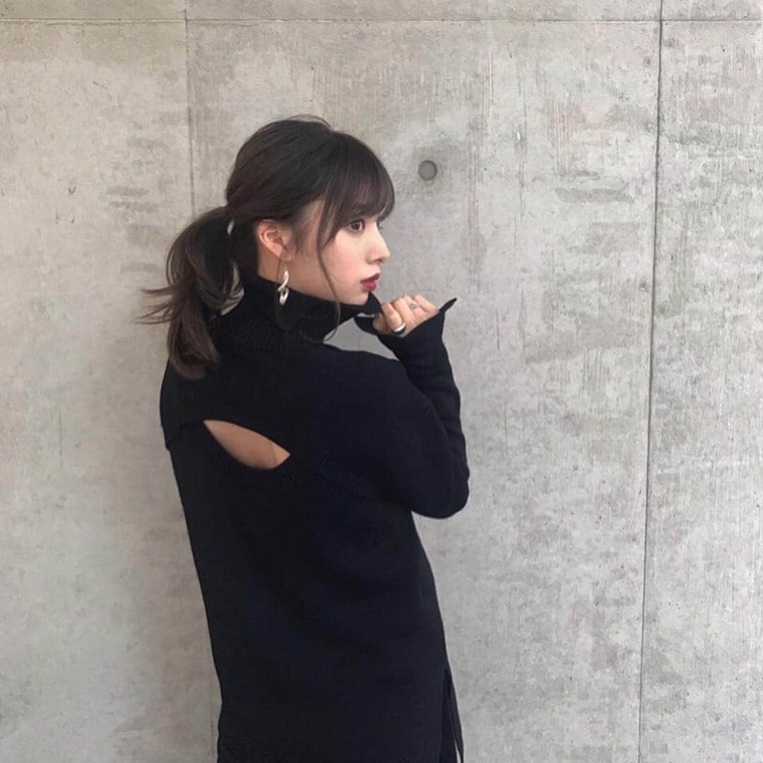 のインスタグラム：「outfit.❤︎ tops  @soduk_official  accessory @leannofficial  背中かわいいでしょ☺️ . #outfit#soduk#LEANN#leannofficial  #リーン」