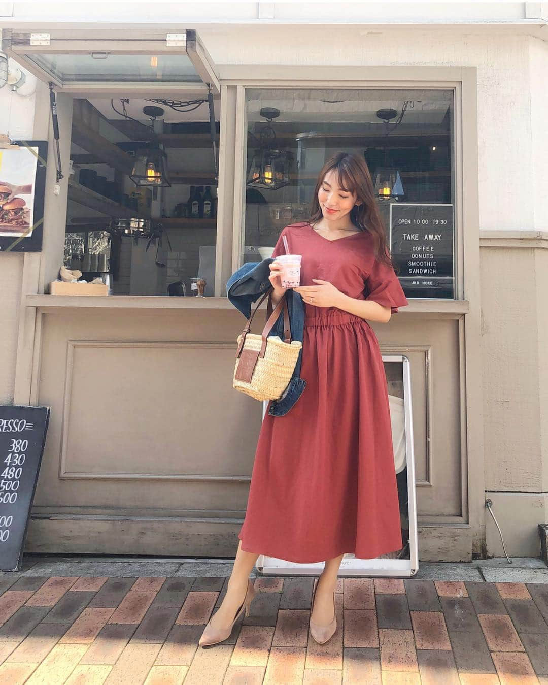 shizuka.watanabeさんのインスタグラム写真 - (shizuka.watanabeInstagram)「♡♡♡ ・ ・ まだ少し早いけれど、、、、 @gu_global のウエストマークワンピース ・ ・ ウエストのところにゴムが入っていて こういうデザイン好きだな〜❤️ ・ ・ ・ もっと暖かくなったら一枚で着たいですね♬ ・ ・ さて‼️ ・ 今夜はこれから ビートゥギャーザーしてくるよ💕 ・ ・ ・ #gu_for_all #GUstyle#gupr#ワンピース#ウエストマークワンピース #uniqlo #uniqloコーデ #uniqloginza #マシュマロパンプス #hyke #ハイク #unqlo #loewe #ロエベ」3月15日 18時50分 - shizuka.watanabe