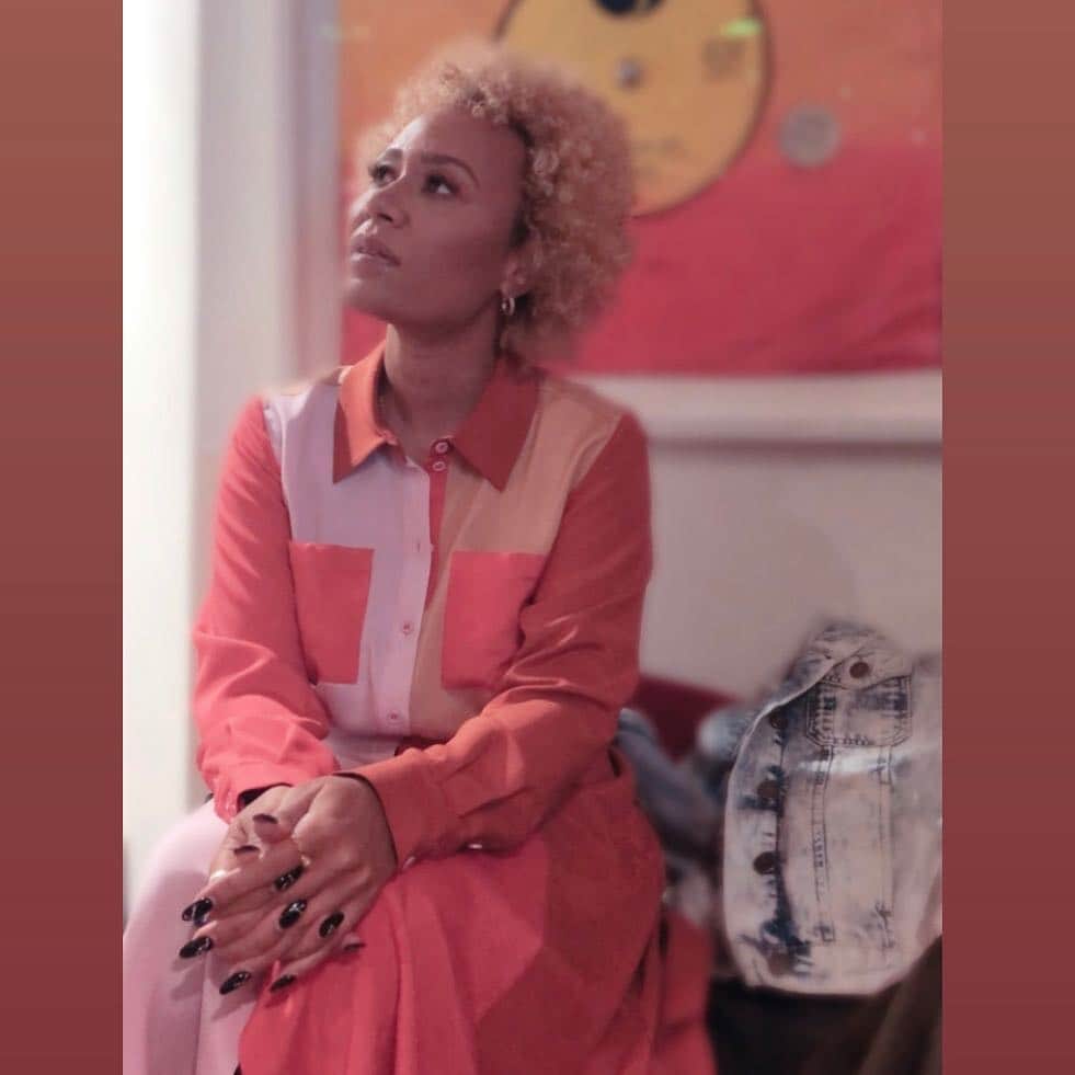 Emeli Sandéのインスタグラム：「I can’t believe the day is finally here. Hope you are all enjoying Sparrow, lets take the world by storm!! Link In Bio 🕊🕊#Sparrow」