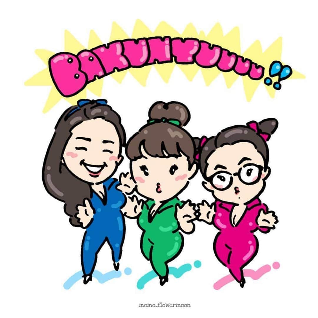 服部ひで子のインスタグラム：「似顔絵って、 嬉しいですね(* ´ ▽ ` *)ﾉ！！！ イラストレーターの、 『もも・ふらわ～む～ん』さんが、 前に書いてくださった、爆乳三姉妹です(〃´▽`)！！！ 可愛い😍😍😍！！！ とってもお気持ちの伝わるイラスト、ありがとうございます😍🌈✨ ぷにって、つまみたくなる 可愛さ！笑  ソフトキューブのフィギュアにしたくなる、ぷにぷにさ！笑  可愛すぎます！！！ 他にも、色んな方々のイラストを沢山描いていらっしゃいますが ➡️@momo_flowermoon もも・ふらわ～む～んさんのイラストは、見てるだけで キラキラ✨ワクワクさせてくださいますね～♪ヽ(´▽｀)/！！！ なんて素敵な才能♡  #ももふらわーむーん さん #爆乳三姉妹」