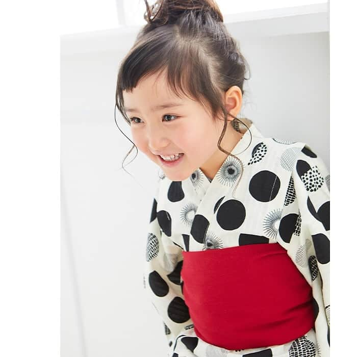 エフオーオンラインストア 子供服さんのインスタグラム写真 - (エフオーオンラインストア 子供服Instagram)「apres les cours ゆかた・じんべい 先行ご予約はじまります🌷  ドットや星柄、チューリップ柄など デザイン豊富にご用意しました！  数量限定のご予約受付のため、お見逃しなく🌟  3/15(金)21:00～3/31(日)23:59まで。 くわしくはプロフィール🔝のURLからご覧いただけます🛒  #子供服 #子ども服 #甚平 #浴衣 #キッズ服 #キッズコーデ #apreslescours #アプレレクール #アプレ #foonline #sunnylandscape #サニーランドスケープ #キッズファッション #キッズ #おしゃれキッズ #女の子服 #女の子コーデ #女の子ママ #夏祭り #子供浴衣 #古典柄 #kidsfashion #igkids #kidsclothes #親バカ部 #親バカ部ig_kids #エフオーオンライン #ベビー #ベビー服 #ドットコーデ」3月15日 18時56分 - foonline